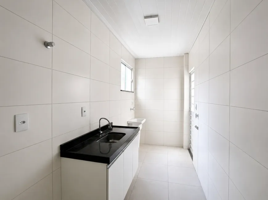 Apartamento com 2 Quartos para alugar, 65m² — foto 2