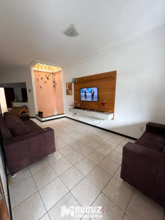 Casa com 2 Quartos para alugar, 155m² — foto 2